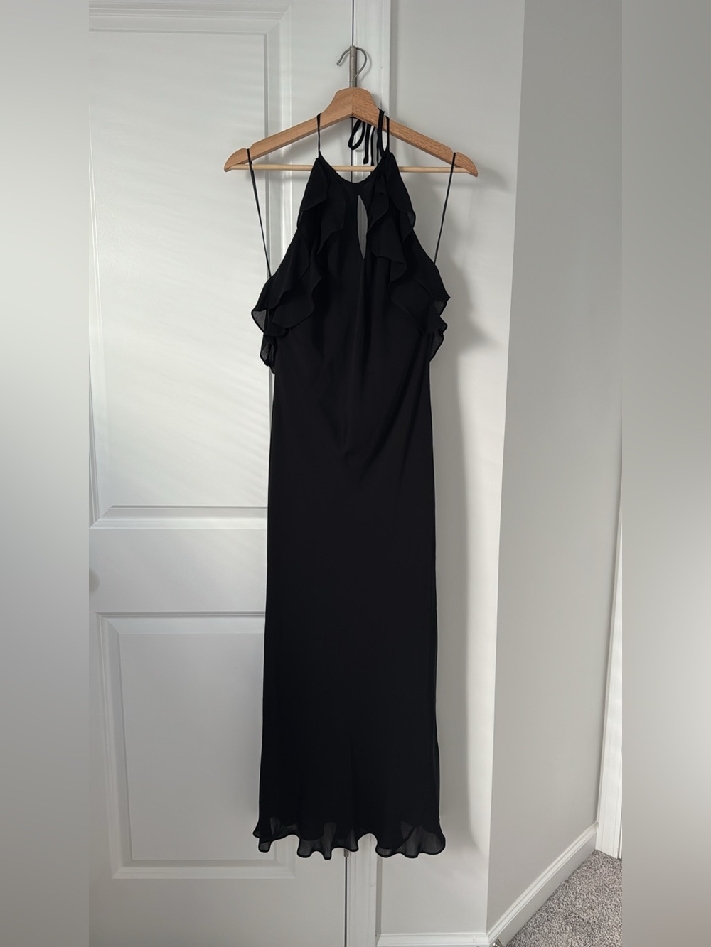 Vintage Ralph Lauren 100% silk halter dress
Open back - Picture 5 of 8